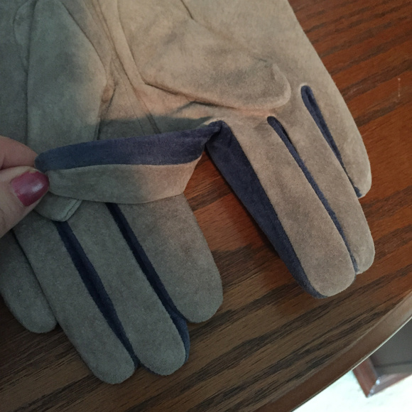 Powder Antoinette 100% Suede Gloves w Accents - Picture 4 of 5